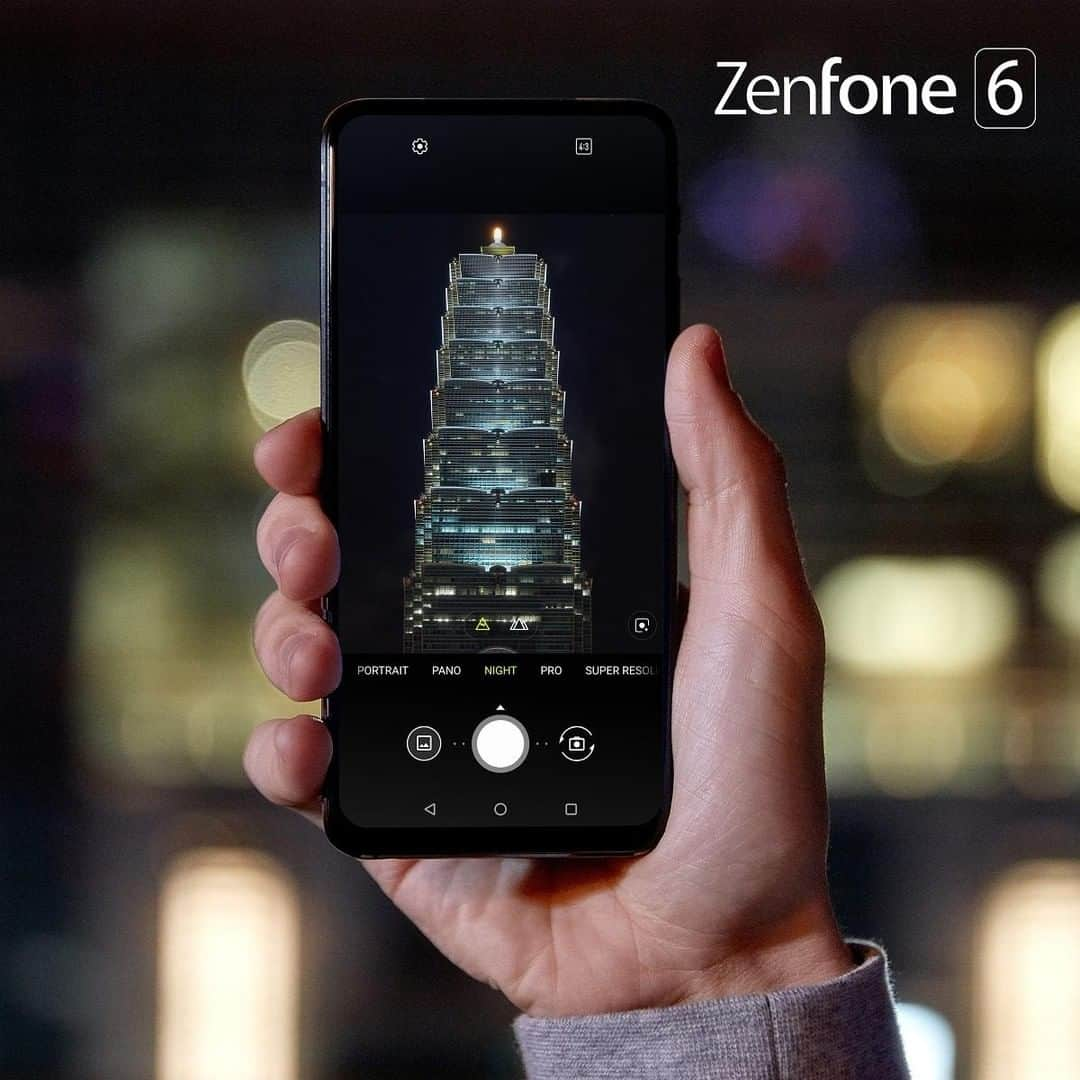 ASUSさんのインスタグラム写真 - (ASUSInstagram)「#ZenFone6 Super Night mode brings out all the gorgeous details and vivid colors in dazzling night scenes! ⁣ ⁣#DefyOrdinary #FlipCamera」1月31日 21時00分 - asus