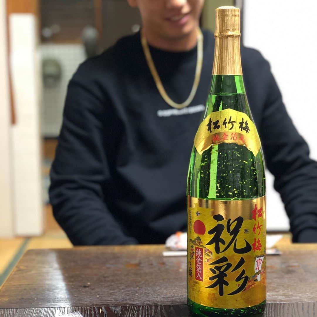 今宮健太さんのインスタグラム写真 - (今宮健太Instagram)「明日からキャンプイン！！ 今年は怪我なく1年頑張りたいと思います！  熱い声援よろしくお願いします😁  #周東佑京  #TOKUBO  お菓子笑 #西新こころ #わたべ商店 #小倉元兵衛」1月31日 21時09分 - kntaaaaaaa