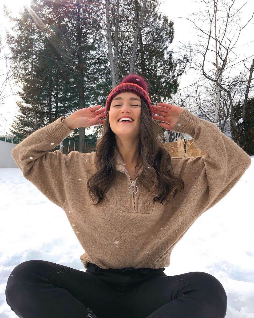 H&Mさんのインスタグラム写真 - (H&MInstagram)「Well, hello snow angel. ❄️ @melissalandry04 #regram #HM #HMxME  Knitted sweater: 0820563002」1月31日 21時12分 - hm