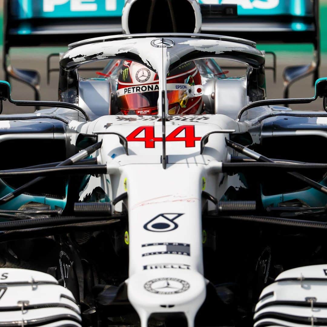 MERCEDES AMG PETRONASさんのインスタグラム写真 - (MERCEDES AMG PETRONASInstagram)「4️⃣4️⃣ DAYS TO GO 🙌 Drop a ❤️ if you’re counting down the days to lights out in Melbourne!」1月31日 21時22分 - mercedesamgf1