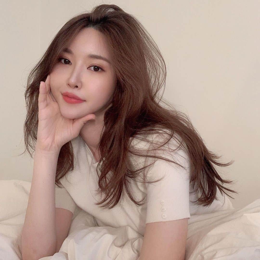 李到華さんのインスタグラム写真 - (李到華Instagram)「오늘 마스크 두고나와서 덜덜떨면서 다녔당,,😭 헝 언제까지 이래야하나 근데 보는 사람마다 눈썹 이쁘단 소리 너무 많이해줘... 이게다 금손 언니 덕분!! 감사해요 🙏 벌써 한 2명 여기로 보낸듯 짱구 견딜만하다.  #요즘평균화장시간10분컷 #약간반항아느낌으로사진찍고싶었는데 #먼지알쥐  @river_brow  #잠실눈썹문신 #송파눈썹문신 #반영구눈썹 #반영구아이라인 #강남눈썹문신 #선릉눈썹문신 #하남눈썹문신 #구리눈썹문신 #천호눈썹문신 #홍대눈썹문신 #건대눈썹문신 #눈썹문신잘하는곳」1月31日 21時20分 - ah____rim