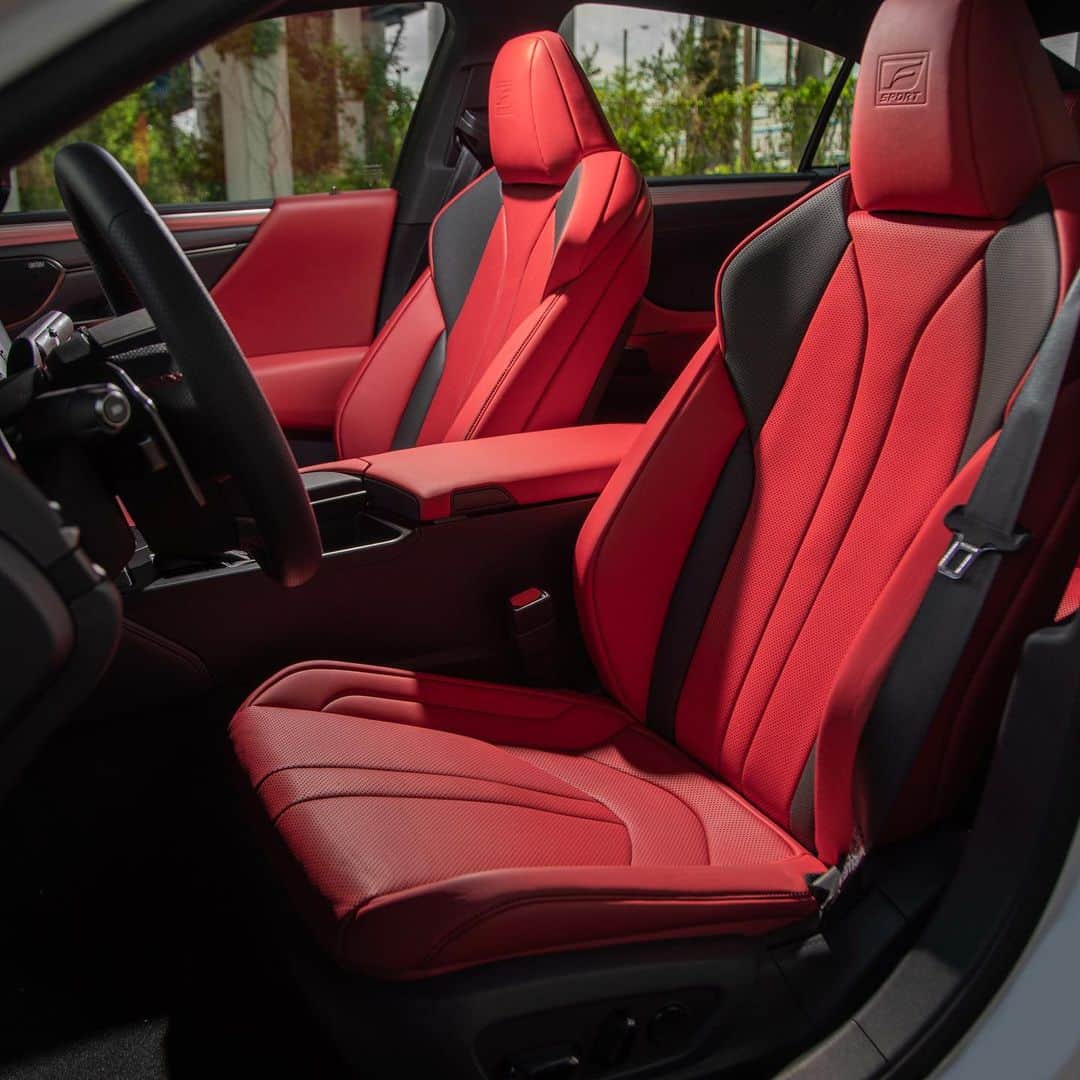 Lexus USAのインスタグラム：「You look good in red. #LexusES F SPORT」