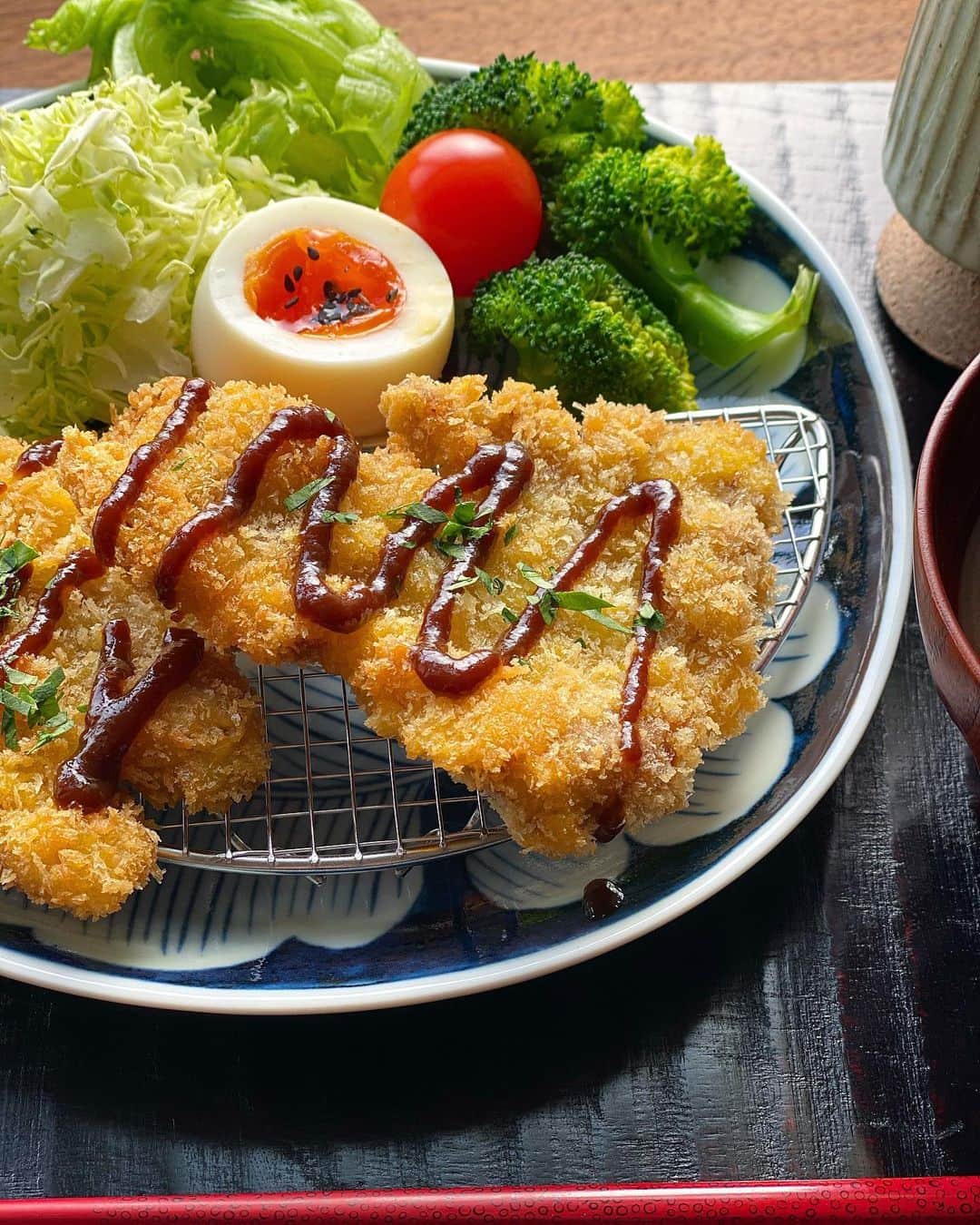 kokochiyoiさんのインスタグラム写真 - (kokochiyoiInstagram)「2020/01/31 金曜日の#お昼ごはん。 お弁当のあまりもの、 ソースカツ😋 キャベツの千切りがおいしい❤️ ＊ ＊ ＊ そろそろ、 #テーブルウェアフェスティバル  の季節🥰 今日は、 昨年のフェスティバルで購入した お皿とトレーを使いました😊」1月31日 12時28分 - kokochiyoi