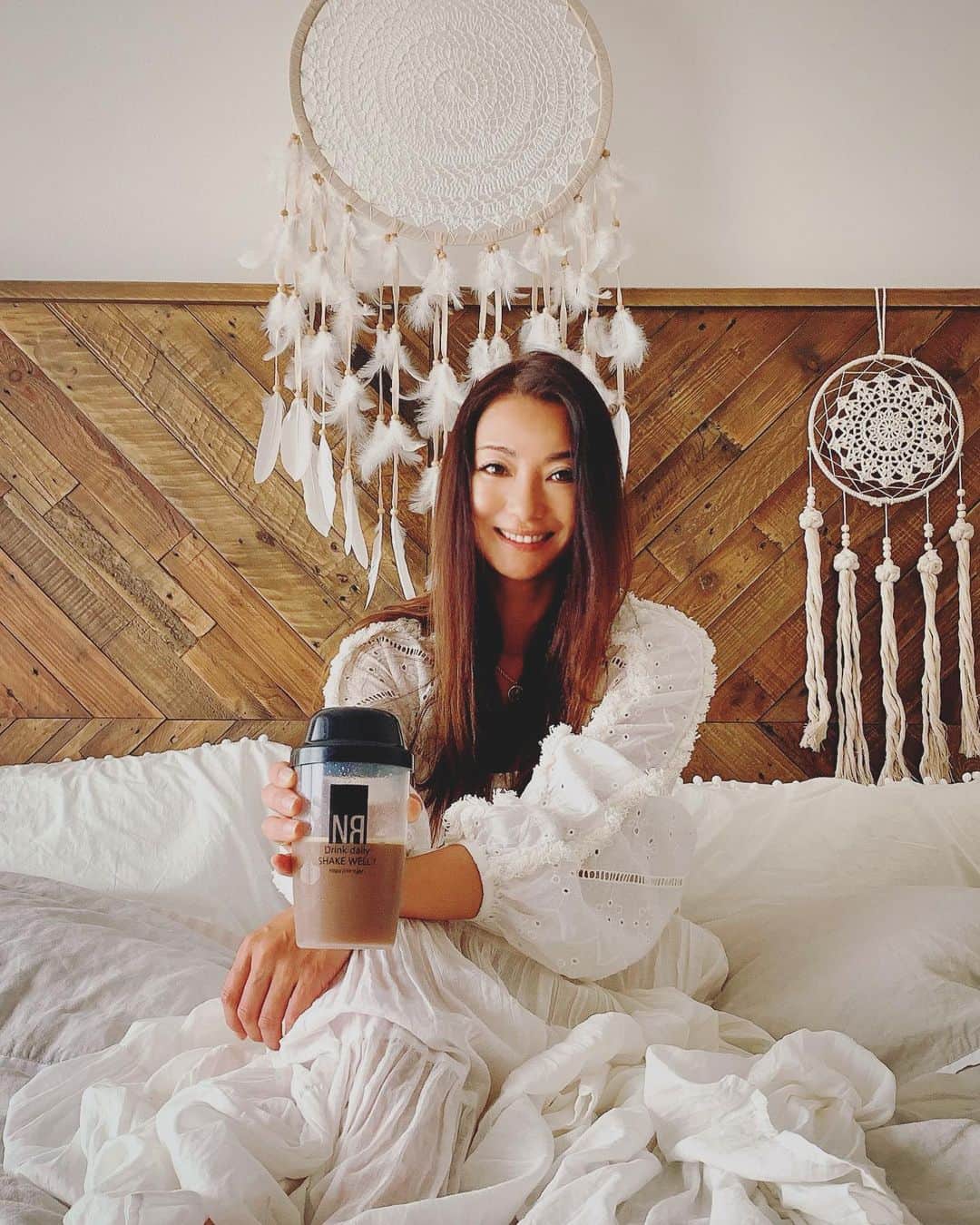 福田朋夏さんのインスタグラム写真 - (福田朋夏Instagram)「毎朝スムージーを作って飲んでるんだけど、トレーニング行く前や、しっかり目を覚ましたい時はカフェテインをスムージーに入れて飲んでます。 最近は、カフェインとバナナと豆乳がお気に入りです☕️🍌 プロテインもしっかり取れて朝からパワー全開で頑張れます💪✨ @caffetein_official #スムージー」1月31日 12時39分 - tomoka_fukuda
