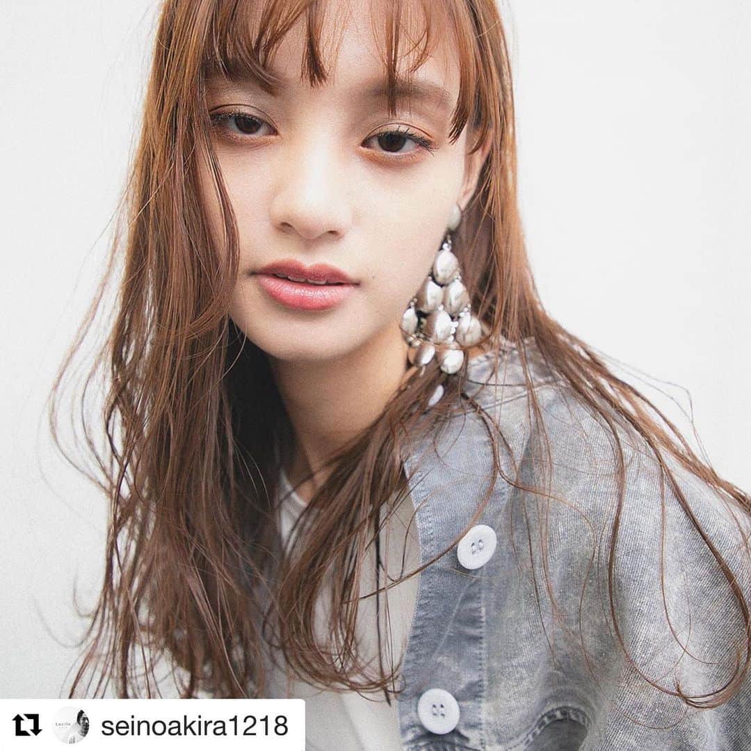 のインスタグラム：「#Repost @seinoakira1218 with @get_repost ・・・ 深くないと、広さを持ってもあまり意味がない。深く掘るからこそ、広くいく意味をもつ。長年の経験から思う部分。若いと、浅い上に、狭い子が多い。一点突破もありだけど、結局は飽きられちゃうから、幅を持ってる方がやっぱり強いと思う。って話が最近多い。. . . #福島市美容室 #福島市美容室Lucile #福島市ルシル #福島市美容師 #福島市ボブ #撮影 #福島市カット #福島市ヘアアレンジ #福島市 #写真好き #canon5D #ポートレート #福島市アラサー #ハイライト #モノトーン #アッシュ #スロウカラー #外ハネ #女子力高い #ルシル #福島市サロンモデル #ビンテージ #波ウェーブ #creativelounge #大人女子 #モデル募集中 #福島市サロンモデル募集中」