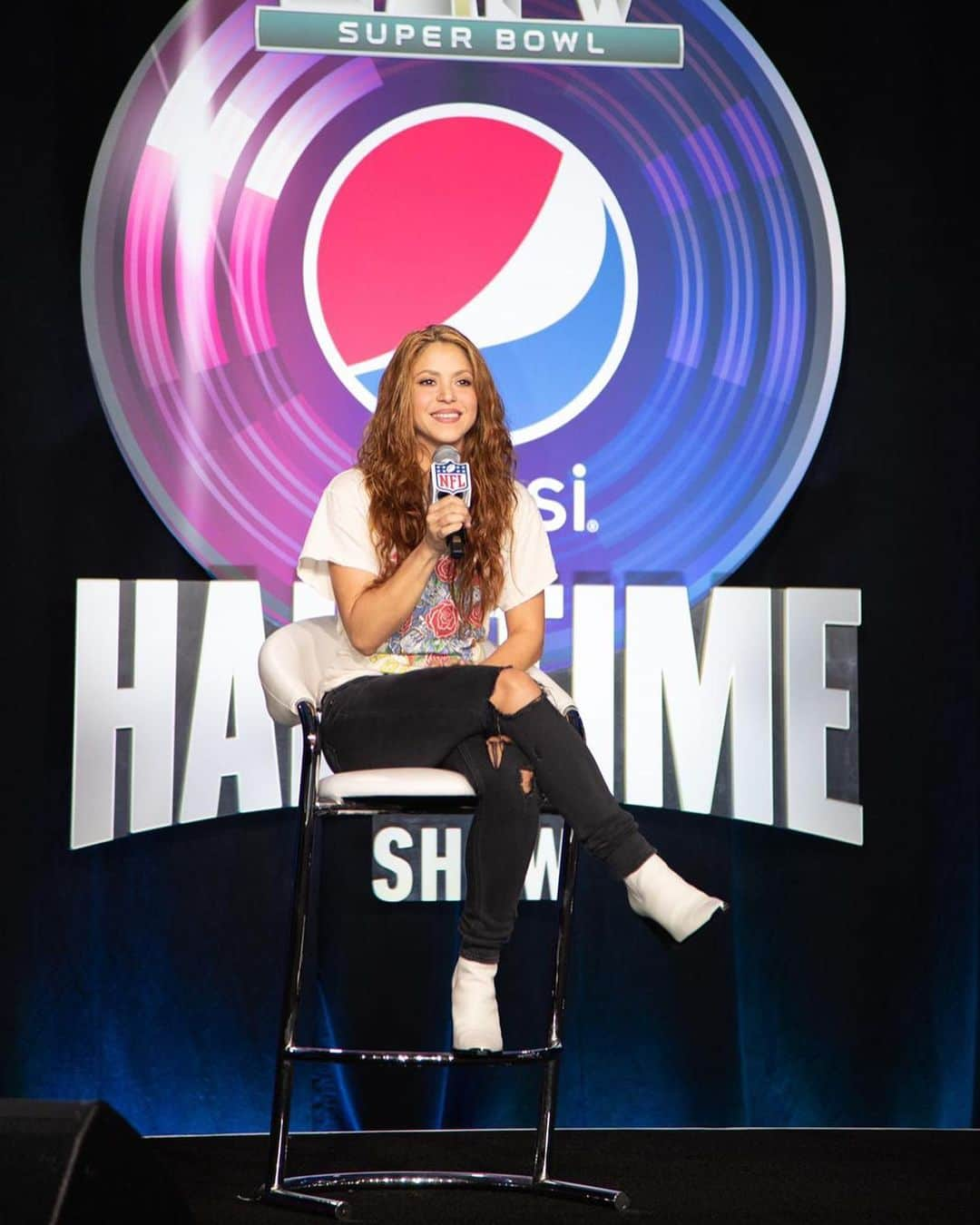 シャキーラさんのインスタグラム写真 - (シャキーラInstagram)「Press conference. ShakHQ #SBLIV #PepsiHalftime」1月31日 13時25分 - shakira