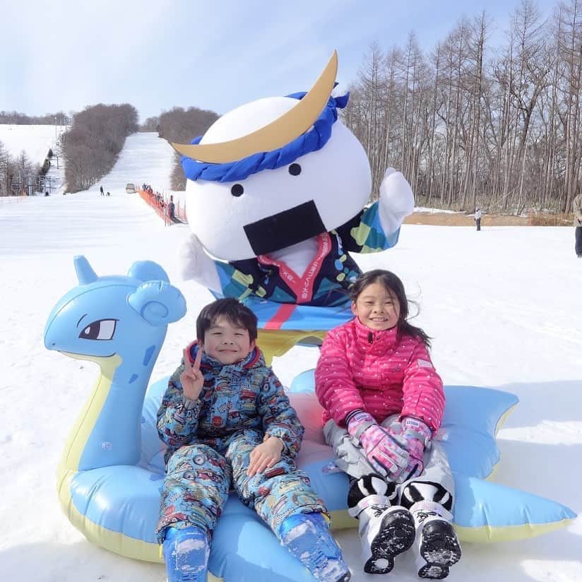 宮城県観光課さんのインスタグラム写真 - (宮城県観光課Instagram)「観光キャンペーン「ラプラス＋宮城巡り」も残すところあと２ヶ月です。 今の季節は「ラプラススノーチュービング」がなんといってもおすすめです。 今季は雪不足ですが，スキー場周辺には温泉やグルメなど、魅力あるスポットが盛りだくさんなので、スキーが苦手な方も、ぜひ気軽に遊びに来てください。 また、ラプラス宮城巡りスタンプラリーも２月まで実施していますので，応募がまだの方はお急ぎください。 スタンプ３個から応募できますよ。 スタンプラリーなど詳細は、プロフィールのリンクからご覧ください。  #宮城県#宮城#ラプラス宮城#ラプラス宮城巡り#みやぎ応援ポケモン#ポケモン#スノーチュービング#スタンプラリー#蔵王町#白石市#七ヶ宿町#川崎町#仙台市#大崎市#加美町#雪遊び #tohoku#miyagi#snowactivities #pokemon」1月31日 13時33分 - miyagi_pref_kankou