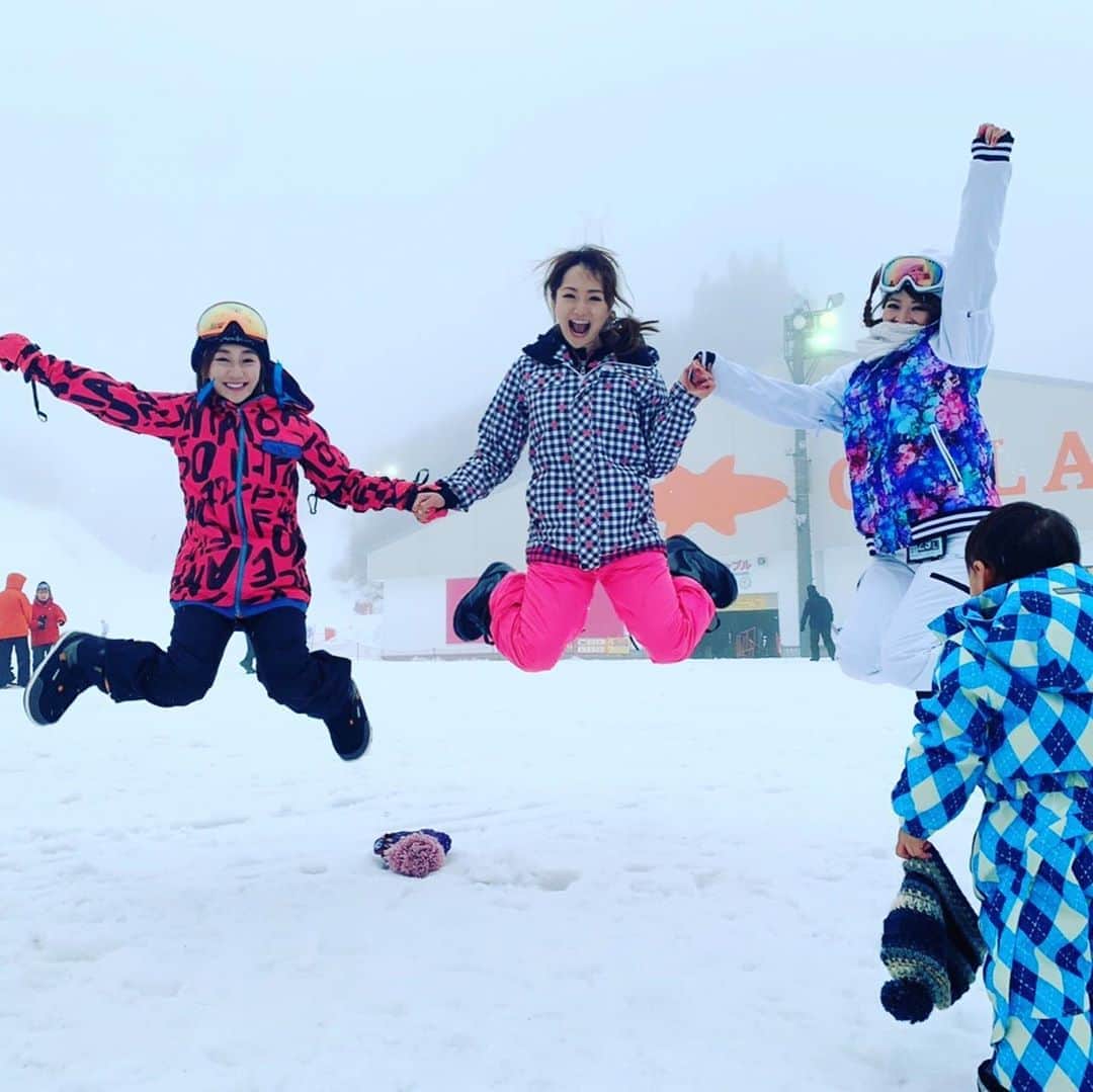 葵ゆりかさんのインスタグラム写真 - (葵ゆりかInstagram)「ずーっと雨やまなくて、ウェアびしょびしょになったけど、やっぱり楽しかった❤️ #スノボ　#スノーボード　#スノボ女子 #snowboarding #雪山　#ゲレンデ　#gala #ガーラ湯沢 #新潟」1月31日 13時38分 - yuriyuricchi