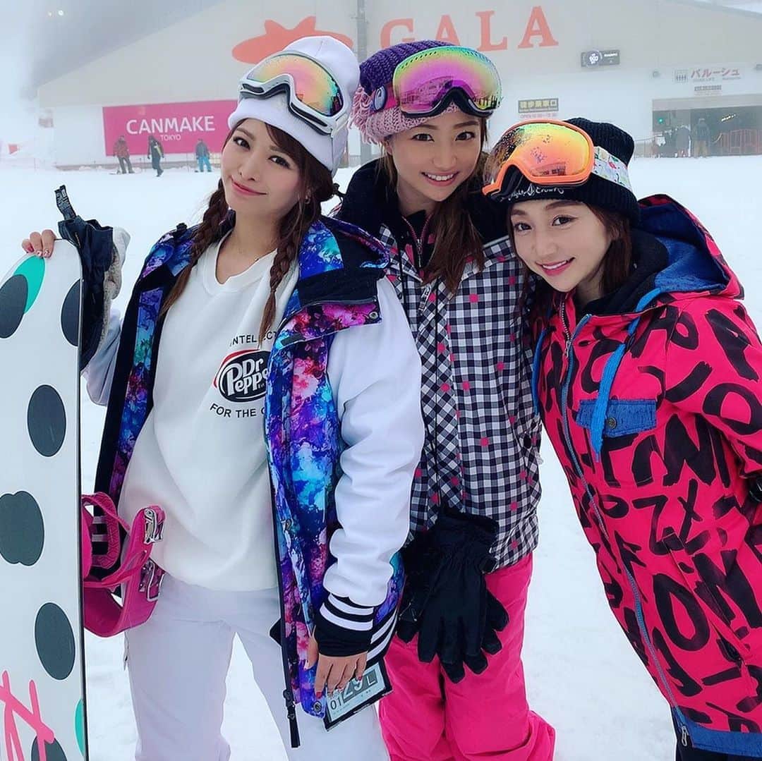 葵ゆりかさんのインスタグラム写真 - (葵ゆりかInstagram)「ずーっと雨やまなくて、ウェアびしょびしょになったけど、やっぱり楽しかった❤️ #スノボ　#スノーボード　#スノボ女子 #snowboarding #雪山　#ゲレンデ　#gala #ガーラ湯沢 #新潟」1月31日 13時38分 - yuriyuricchi