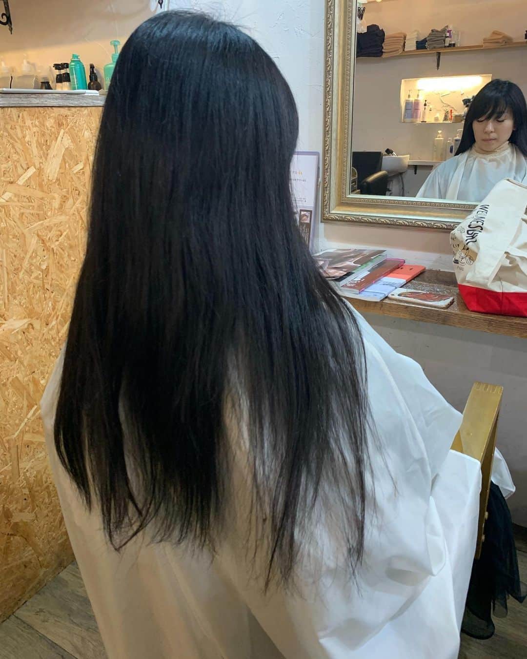 のインスタグラム：「ヘアドネーションしてきた！ 美容院から送ってもらったのでらくちん！前回よりも短くしたよ  #ヘアドネーション #ショートヘア #磯野貴理子 さん #おそろいヘア #とてもかわいい #男ウケ女ウケよし #モテ期こい」