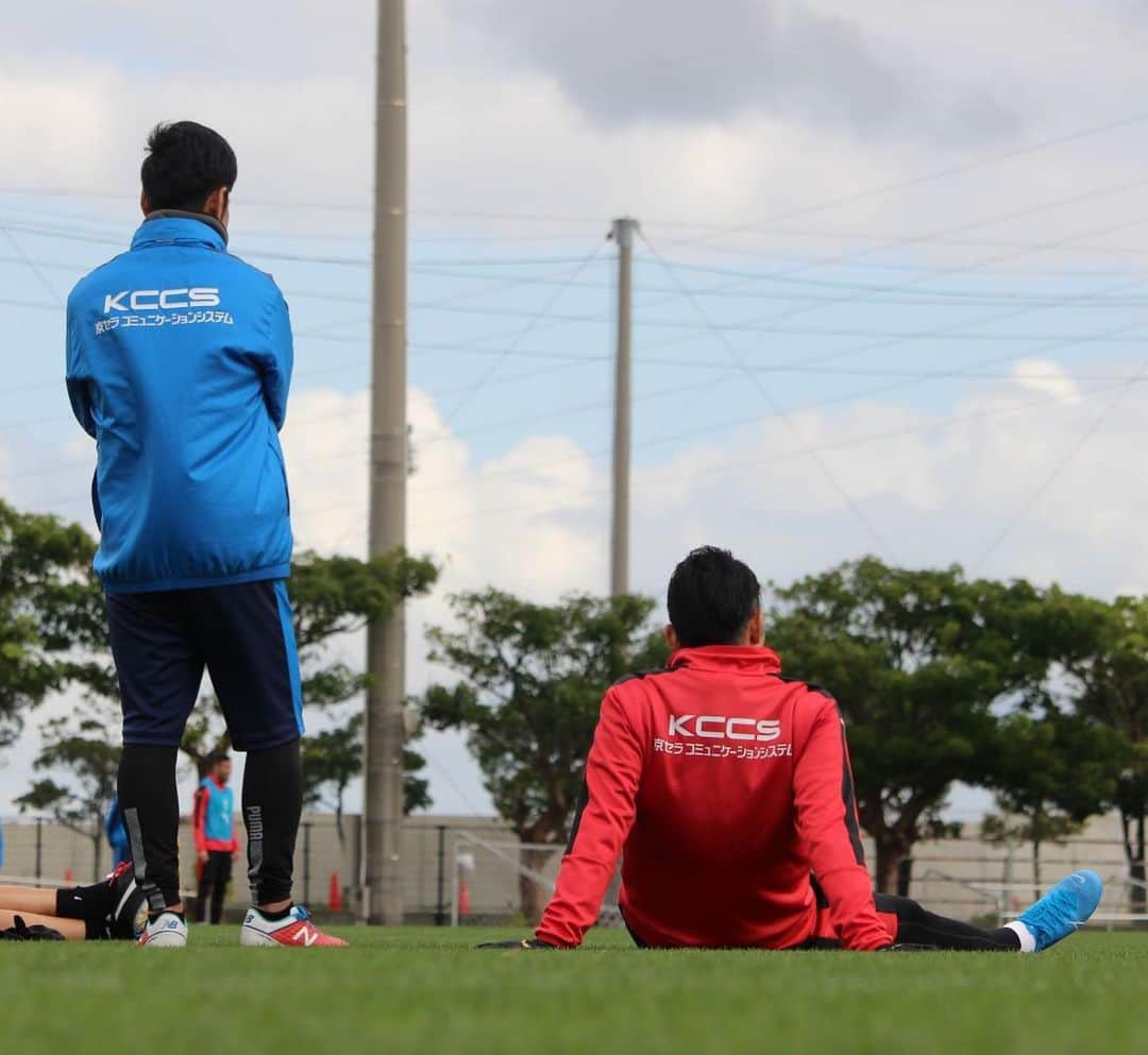 京都サンガF.C.さんのインスタグラム写真 - (京都サンガF.C.Instagram)「本日のトレーニング模様をお届けします‼️ #沖縄キャンプ #魅せようKYOTOの一体感 #sanga #京都サンガ #闘紫 #TEAM京都 #加藤順大 #清水圭介 #太田岳志 #若原智哉 #冨田康平 #ピーターウタカ #ヨルディバイス #森脇良太」1月31日 14時07分 - kyotosanga_official