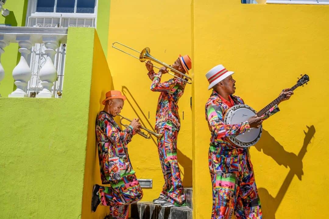 National Geographic Travelさんのインスタグラム写真 - (National Geographic TravelInstagram)「Photo by @amivitale | Deep shadows and vividly colored walls in Cape Town’s Bo-Kaap district provide a rich backdrop for musicians from the Street Kings, a local brass band. Traditionally a Muslim community and a stronghold against apartheid, Bo-kaap is one of Cape Towns’s most distinctive quarters, and many who live there have been there for generations. It was a privilege to meet so many incredible people who shared their lives while I was photographing there.  Follow @amivitale for more stories about the beauty and hope in the world. @natgeoimagecollection @thephotosociety @photography.for.good #capetown #southafrica #music #bokaap」1月31日 14時10分 - natgeotravel