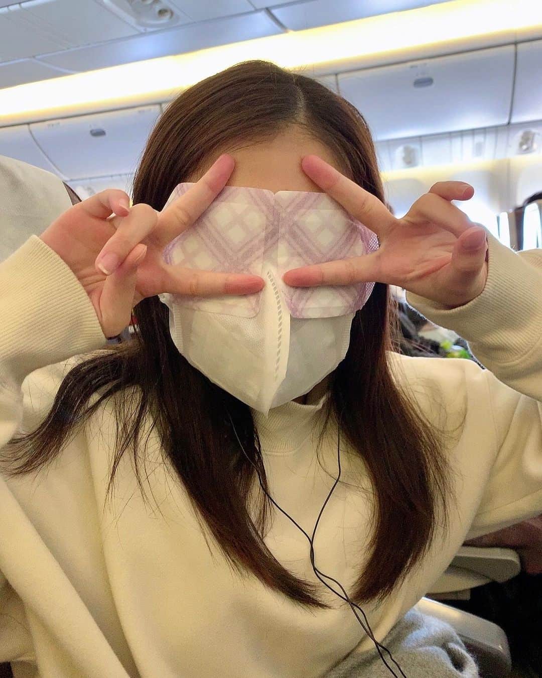 野乃さんのインスタグラム写真 - (野乃Instagram)「韓国に着きましたー。 機内では、顔完全防備にしたよ👏👏😂 これで寝て起きたら、顔パンッパンなった😇 タコみたいだった🐙 あ、これから、おタコ食べてくる🐙 #今日のnono」1月31日 14時25分 - nonono_onaka