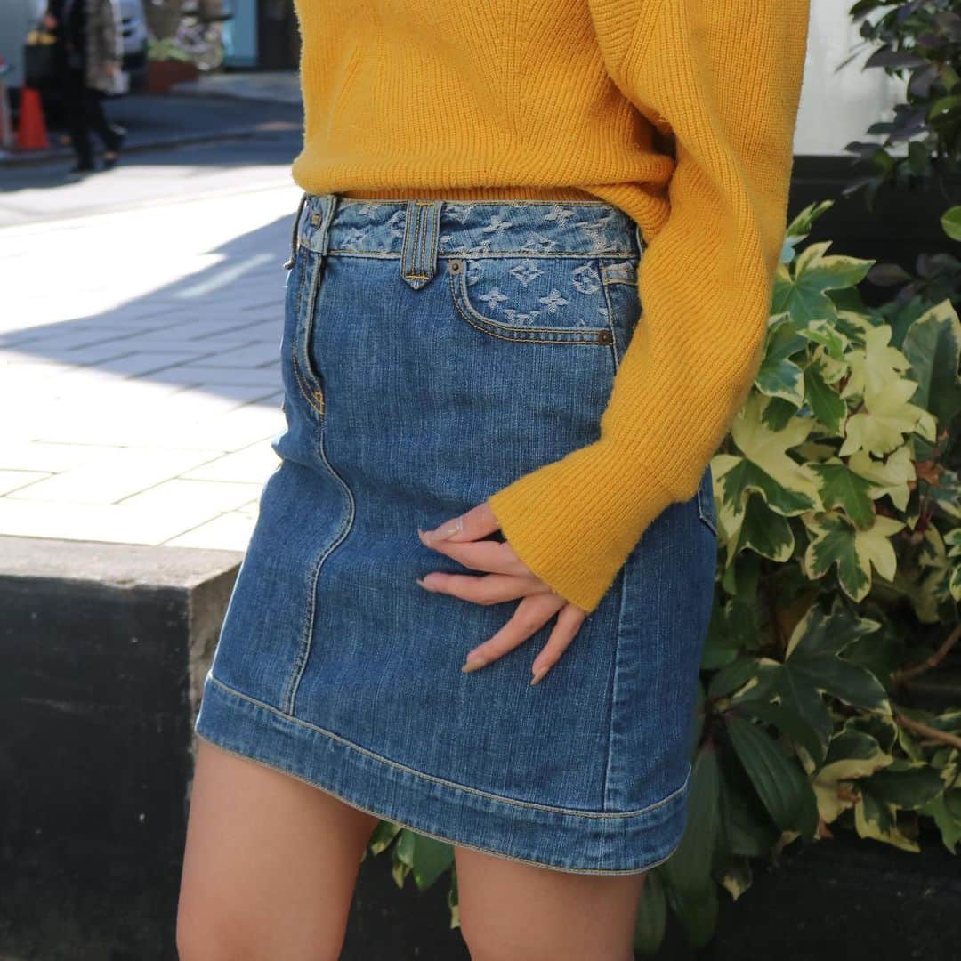 Vintage Brand Boutique AMOREさんのインスタグラム写真 - (Vintage Brand Boutique AMOREInstagram)「Louis Vuitton monogram denim skirt  Free Shipping Worldwide✈️ DM for more information ≫ ≫ ≫✉️ info@amorevintagetokyo.com  #ヴィンテージ #ルイヴィトン#ヴィンテージルイヴィトン#ヴィンテージヴィトン #モノグラム #エピ #ヴィンテージブランドブティック #アモーレ #アモーレトーキョー #表参道 #東京 #青山  #vintage #louisvuitton #LV #LVvintage #vintagelouisvuitton  #vuitton #damier #monogram #vintagebrandboutique」1月31日 14時36分 - amore_tokyo