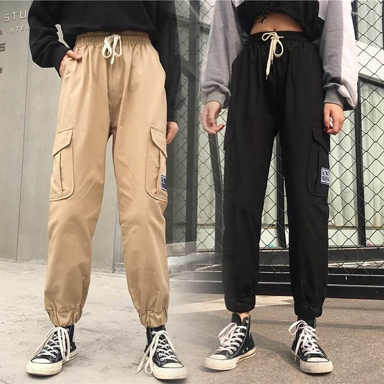 maison de LATIRのインスタグラム：「メンズライクやワークテイスト感満載のとっても動きやすいトレンドのカーゴパンツ。 細身のすっきりとしたシルエットなのでシャツやジャケットでカジュアルダウンも。 今旬のポケット使いが特徴でトレンドを逃さずキャッチ。 こなれ感とリラックス感のあるスタイリングができますね。 . お求めはコチラから▼▼ @maison_de_latir #maison_de_latir #https://shop-list.com/women/brand/maison-de-latir/」