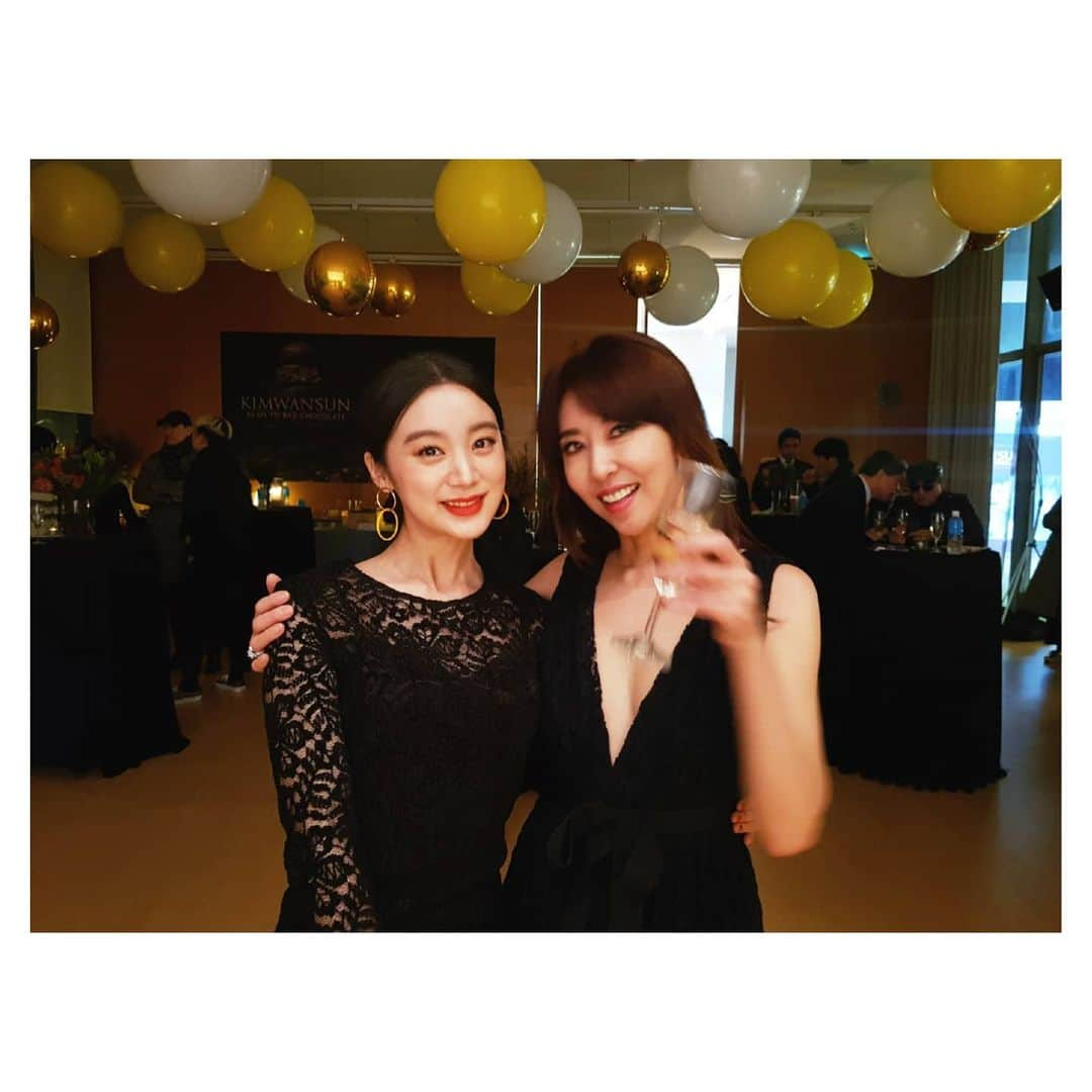 ヘリム さんのインスタグラム写真 - (ヘリム Instagram)「👑김완선 선배님👑초콜릿 런칭을 축하드립니다💕💕💕🎉🎉🎉이번 발렌타인 초콜릿은~~ #김완선빈투바초콜릿 #beantobarchocolate」1月31日 14時59分 - wg_lim