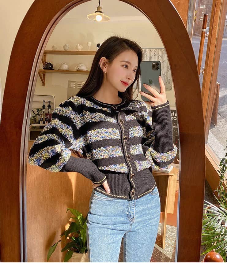 Chuuのインスタグラム：「오키로진이랑 같이 입으면 넘 예쁜 가디건🖤」