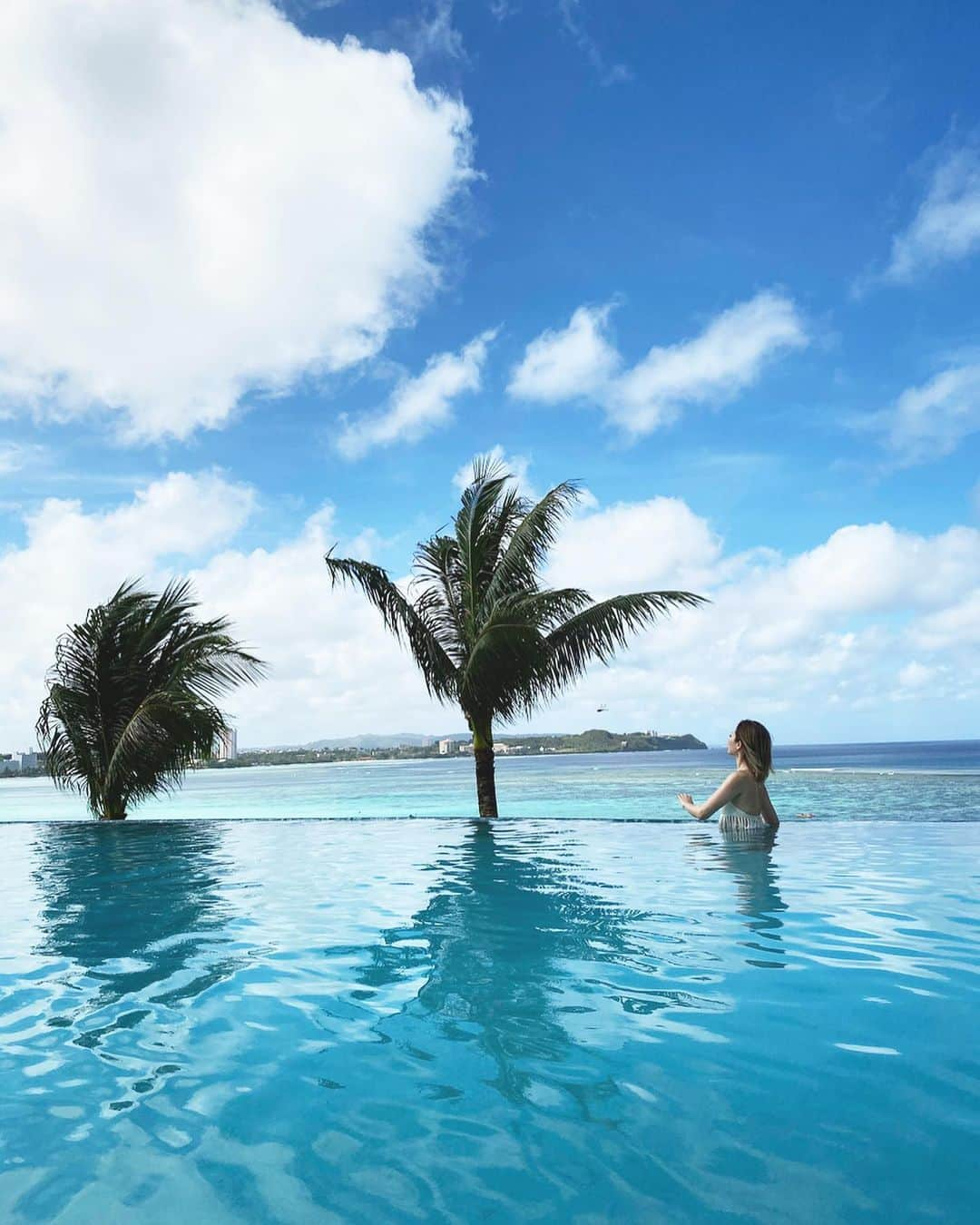 疋田星奈さんのインスタグラム写真 - (疋田星奈Instagram)「pool♡ . . #guam #pool #infinitypool #travel」1月31日 15時59分 - seina.91