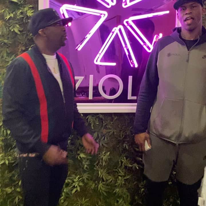 トニー・イエイヨーのインスタグラム：「@alharrington3 @viola 🔥🔥🔥🔥🔥🔥🔥🔥」