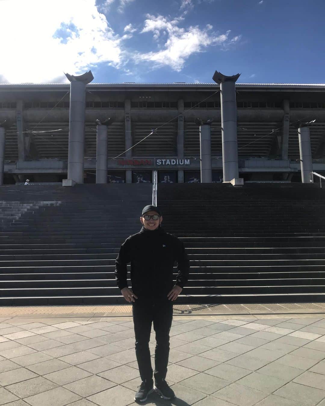 宇野薫のインスタグラム：「UNORUN  今朝は日産スタジアムへ  #unorun #caoluno #newerajapan #onjapan #onfriends #YokohamaIsOn #oakleyfrogskins #stancesocks  #日産スタジアム #今朝のみなとみらい  #宇野薫」