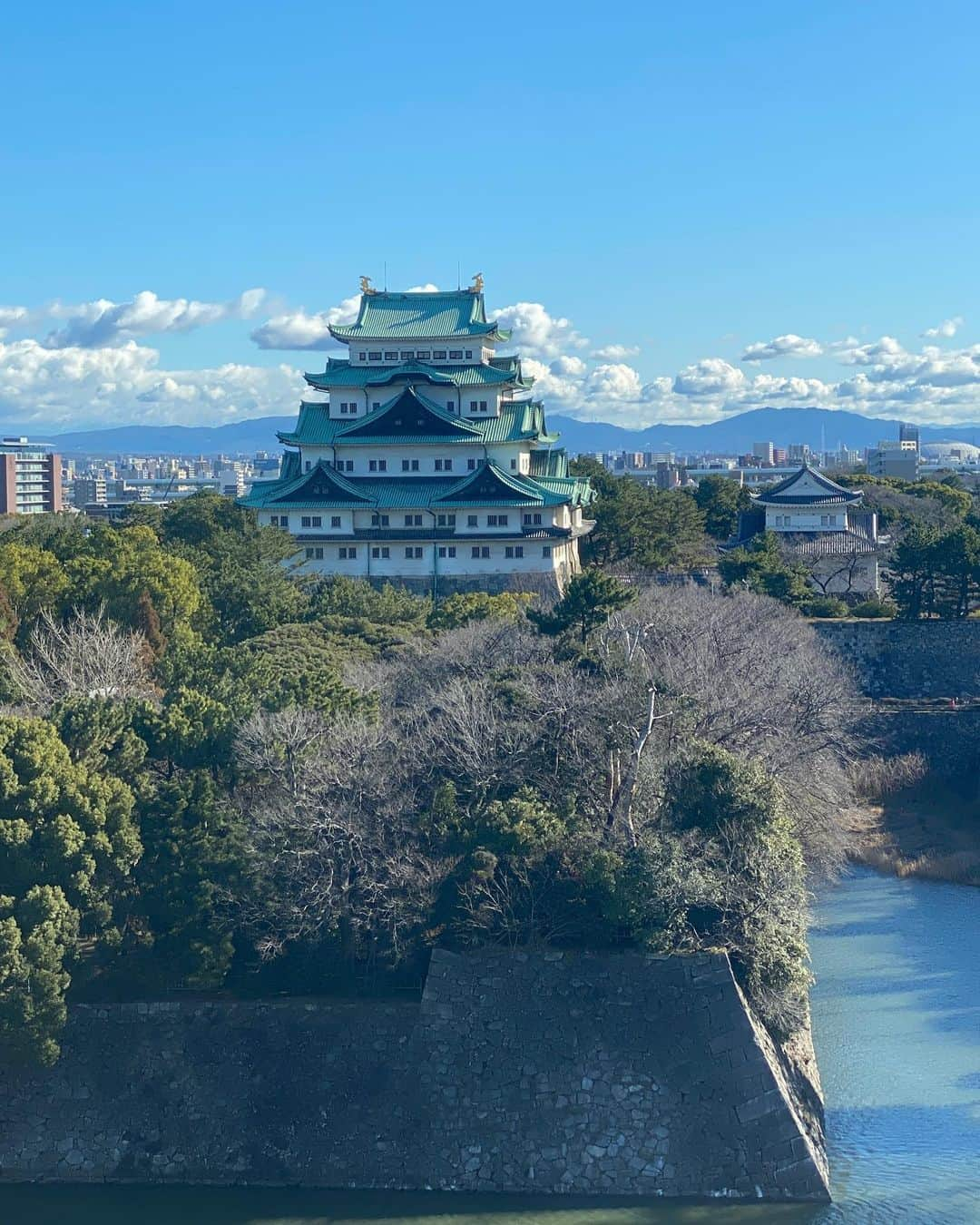 ブライアン・メイさんのインスタグラム写真 - (ブライアン・メイInstagram)「What a lovely view. And we went for a quiet walk to see the castle !!!! (See last picture) Bri XX」1月31日 16時01分 - brianmayforreal