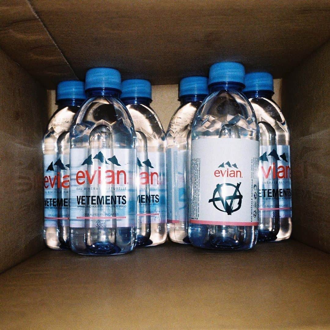 HYPEBEASTさんのインスタグラム写真 - (HYPEBEASTInstagram)「#hypeAF: @vetements_official and @evianwater have revealed special edition water bottles made from recycled plastic. Stay tuned for more details on the collaboration.⁠ Photo: Vetements」1月31日 16時05分 - hypebeast