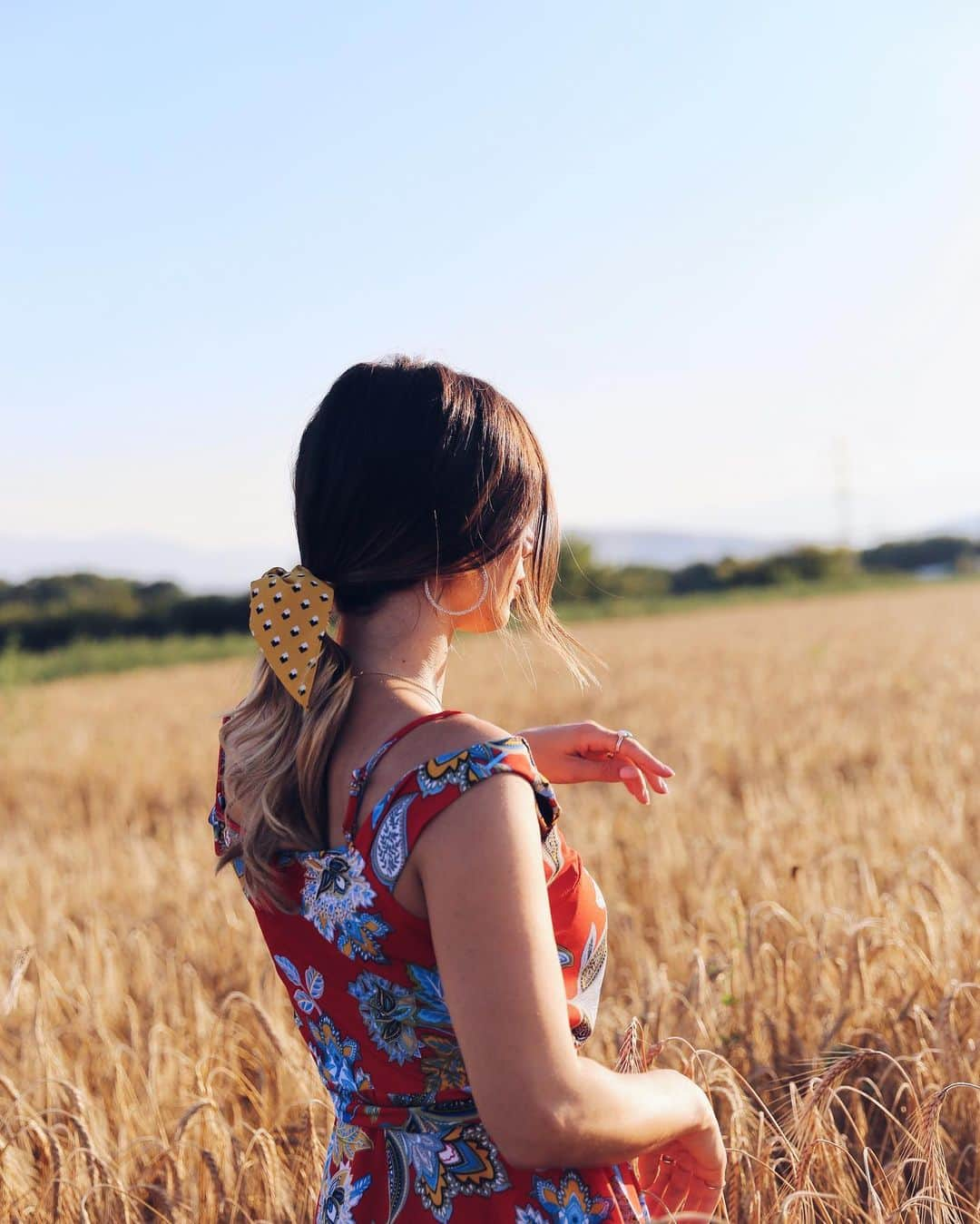 ツベタナ・ピロンコバさんのインスタグラム写真 - (ツベタナ・ピロンコバInstagram)「Just like a fairytale 🌾🌞🌼🌿 Just found some of last summer photos while scrolling through my albums and thought they would make a nice #flashbackfriday post 😏 #memories #photography #fun #art」1月31日 21時32分 - tpironkova