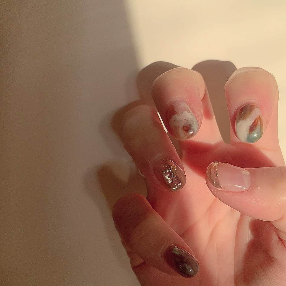 和田えりかさんのインスタグラム写真 - (和田えりかInstagram)「おnewねいる👩🏼✌︎ 今回は、、お任せ、、、、満足、、 @nailist_shoko ♥️」1月31日 16時18分 - _wadaerika