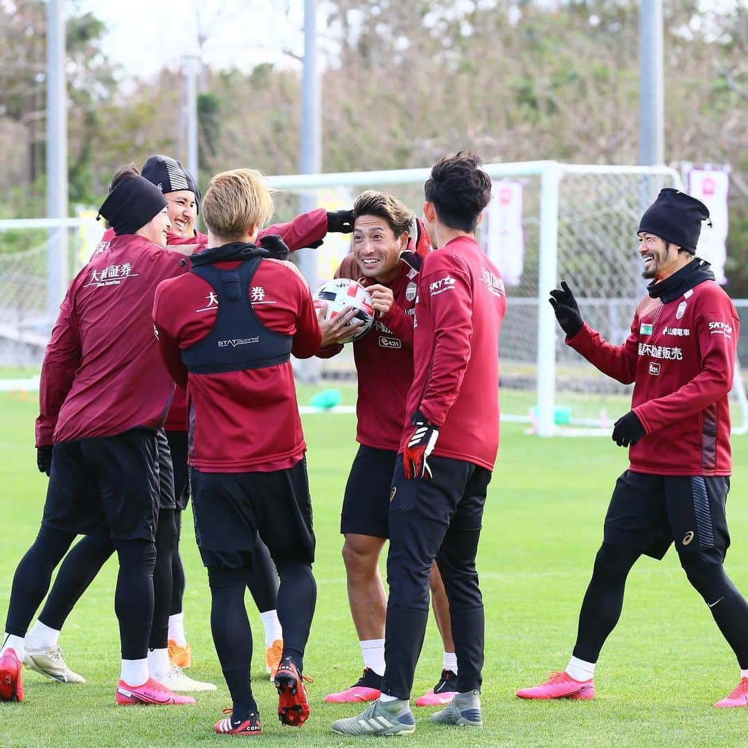 ヴィッセル神戸さんのインスタグラム写真 - (ヴィッセル神戸Instagram)「Good vibes on Day 6 😊 .  #vissel #visselkobe #ヴィッセル #ヴィッセル神戸 #Kobe #神戸 #WeAreKobe #KobeForeverForward #一致団結 #JLeague #Jリーグ #沖縄キャンプ2020」1月31日 16時33分 - visselkobe