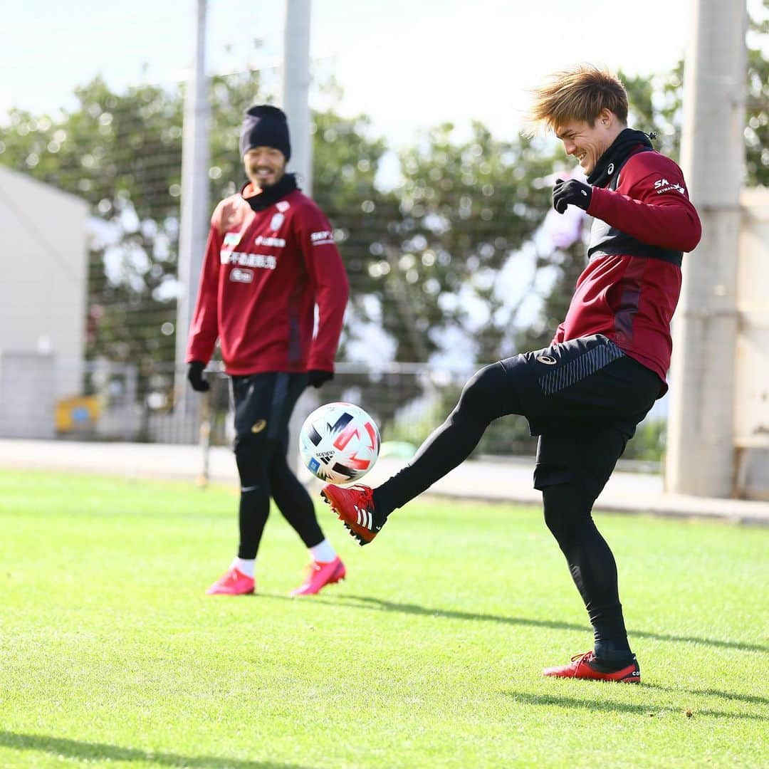 ヴィッセル神戸さんのインスタグラム写真 - (ヴィッセル神戸Instagram)「Good vibes on Day 6 😊 .  #vissel #visselkobe #ヴィッセル #ヴィッセル神戸 #Kobe #神戸 #WeAreKobe #KobeForeverForward #一致団結 #JLeague #Jリーグ #沖縄キャンプ2020」1月31日 16時33分 - visselkobe