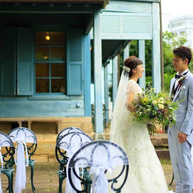 ホテルモントレウェディング【公式】 のインスタグラム：「♥ @montereyweddingをフォローして 『 #モントレ花嫁 』『 #ホテルモントレ』の タグをつけて投稿してくださいね＊*. . 💒👰ホテルモントレ長崎 @monterey_nagasaki . 登録有形文化財での挙式✧* 明治中期の洋館のレトロな 雰囲気の中、貸切で挙式ができる♩ . ——————————. ◆ブライダルフェア予約はこちらをcheck＊* http://bit.ly/2MY1K9u ◆ホテルモントレ長崎の公式HPはこちら* https://www.monterey-wedding.jp/nagasaki/ ——————————. . #モントレ #モントレ花婿 #プレ花嫁 #卒花 #marry花嫁 #dressy花嫁 #farnyレポ #プラコレ ﻿#maricuru #dressy花嫁 #日本中のプレ花嫁さんと繋がりたい #ウエディングニュース #flower #ウェディングドレス #dress #結婚式 #披露宴 #結婚式場 #2020年春婚 #2020年夏婚 #2020年秋婚 #2020年冬婚 #挙式 #ガーデン挙式 #有形文化財 #ガーデンウェディング」