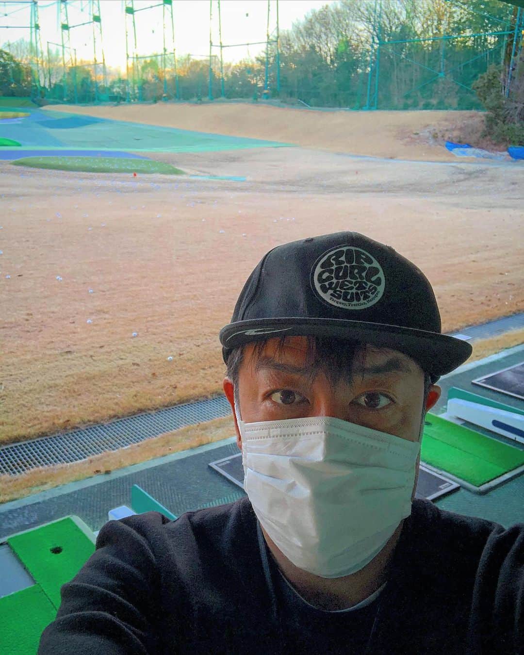 のインスタグラム：「鷲ヶ岳スキー場からの、ゴルフ練習場！！ (その間に、銀行に行った)  #ひまが嫌い  #スポーツ大好き  #黒岩唯一  #名古屋市内寒い」