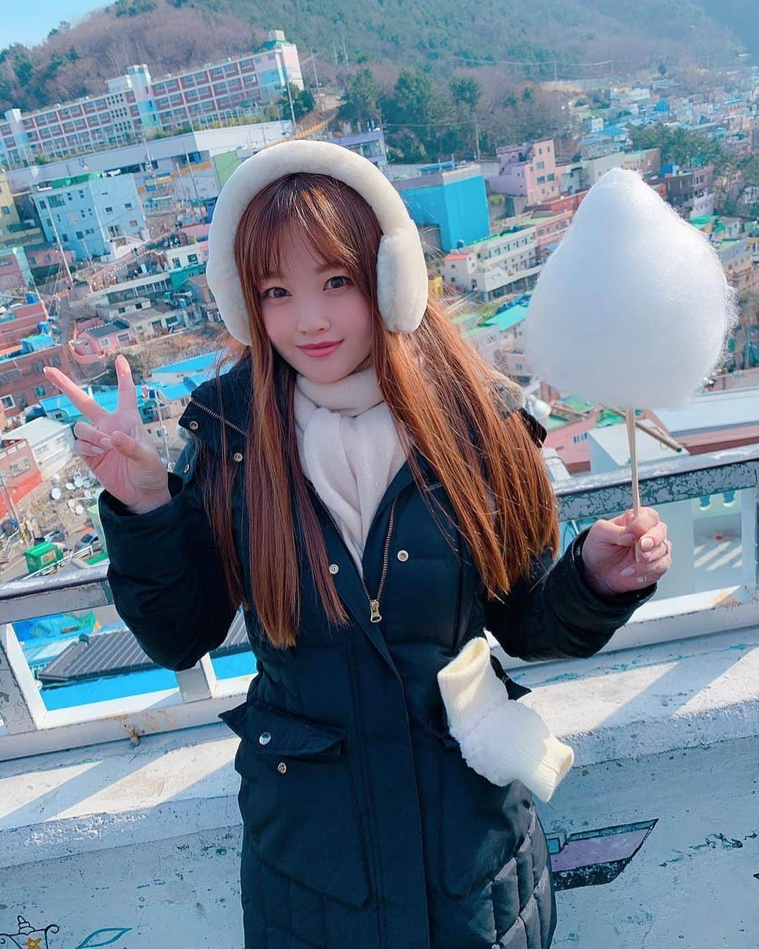 平林あずみのインスタグラム：「❤︎ 韓国旅行の思い出☺️✨ 釜山の #甘川洞文化村  釜山のマチュピチュだって✌️ カラフルでウォールアートがたくさんで、かなり歩いたけど楽しかった🥰 釜山楽しかったなぁ〜〜〜♡ もっと時間欲しかった☺︎⭐️ ． #韓国旅行 #korea #韓国 #釜山 #busan #🇰🇷 #海外旅行 #釜山のマチュピチュ #ウォールアート #甘川文化村 #カラフルな街 #釜山旅行 #旅行好き #海外好き」