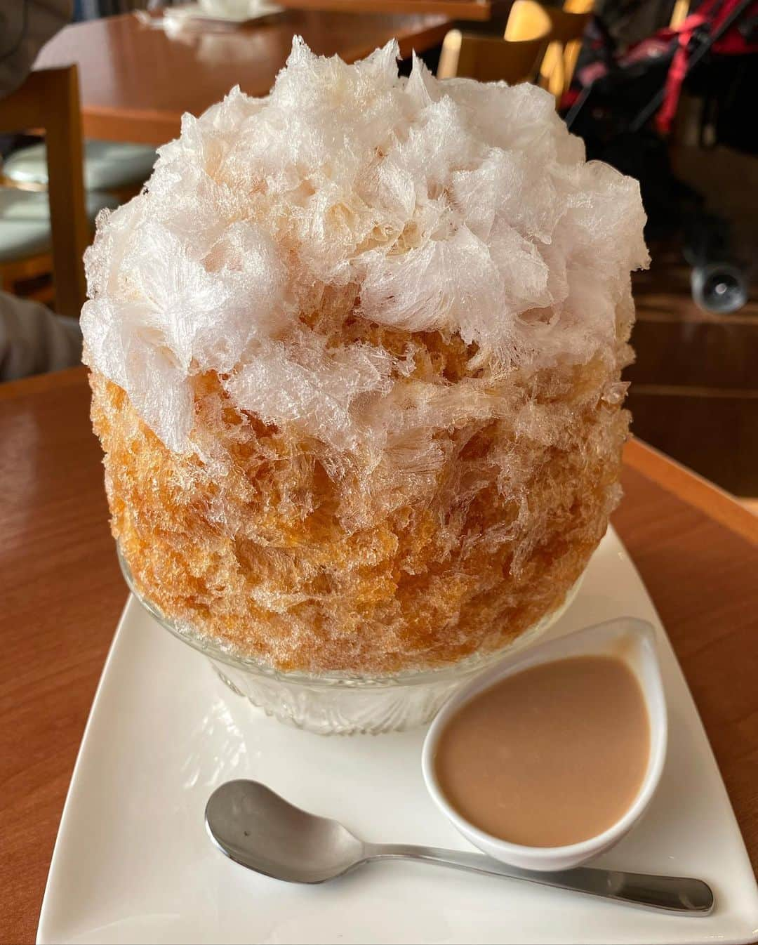 桃乃木かなさんのインスタグラム写真 - (桃乃木かなInstagram)「﻿ 「ティーハウスマユール」さん🍧﻿ ﻿ ・ストロベリーカスタードミルク﻿ ・和栗みるく﻿ ・黒ごま求肥みるく﻿ ・アッサム&ディンブラ﻿ ﻿ 久しぶりにマユールさんに行けました😭﻿ 個人的に1番好きなメニューはアッサム&ディンブラ！﻿ 紅茶専門店さんなので茶葉も買う事が出来るので私も3種類買って帰りました☕️﻿ ﻿ #ティーハウスマユール #宮崎台駅　#かき氷」1月31日 16時50分 - kana_momonogi