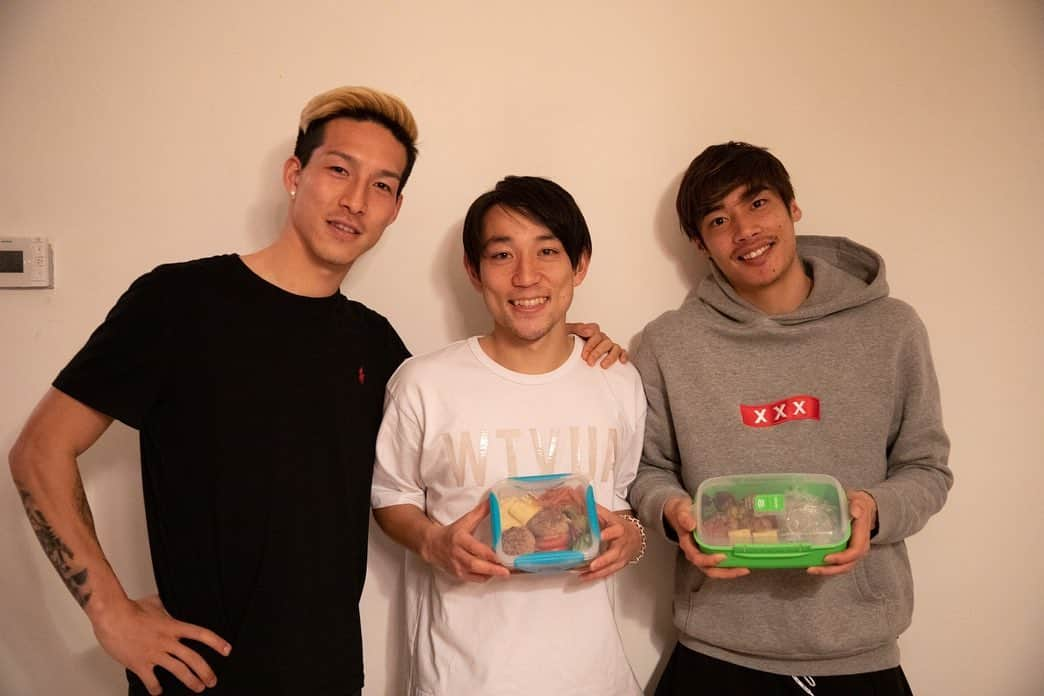 三好康児さんのインスタグラム写真 - (三好康児Instagram)「昨日の夜はこの3人でご飯！ 祐希くん家でご馳走になりました! 色んな事を話せる先輩がいる事に感謝^_^ 純也くんと一緒に朝弁当まで作ってもらったよ @komorebi.chef  いつもありがとうございます！  #俺の #圧倒的後輩感 #小林祐希 #伊東純也 #よし今日もがんばろ」1月31日 16時57分 - kojimiyoshi_official