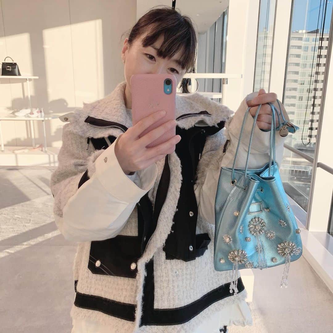 岸本佳子さんのインスタグラム写真 - (岸本佳子Instagram)「Super cute 💎💎💎 #rogervivier #mini #bag #2020ss」1月31日 17時09分 - yoshico_kishimoto