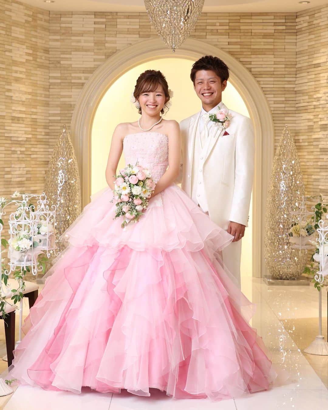 【公式】小さな結婚式さんのインスタグラム写真 - (【公式】小さな結婚式Instagram)「@petit.wedding をフォローしてね♩ #小さな結婚式 をつけてのお写真投稿も大歓迎です♡ こちらの公式IGでリグラムさせていただきます＊ .  甘いピンクのカラードレスから プリンセススタイルの ウェディングドレスまで..♡ 女性が一番こだわりたい ドレスのラインナップも 多数取り揃えています* あなたらしいコーディネートで 一生の記憶に残るウェディングを＊ . >>#小さな結婚式横浜店 . ——————— #小さな結婚式  #petitwedding #前撮り #結婚式  #プレ花嫁 #卒花 #アットホーム #少人数 #家族婚 #少人数結婚式 #ウェディング #ウェディングドレス #wedding #bridal #weddingdress #花嫁 #結婚式準備 #式場探し #日本中のプレ花嫁さまと繋がりたい #結婚式の思い出に浸る会 #結婚準備 #仙台 #仙台花嫁 #カラードレス #ピンクドレス #花嫁コーデ」1月31日 17時15分 - petit.wedding