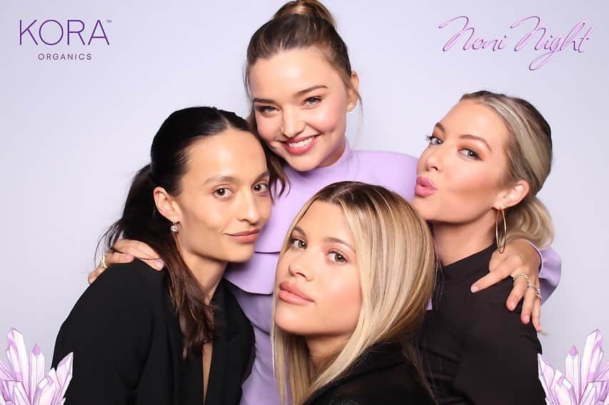 ミランダ・カーさんのインスタグラム写真 - (ミランダ・カーInstagram)「Noni Night Launch Party ✨💜✨ @koraorganics #glowtosleep」1月31日 17時26分 - mirandakerr