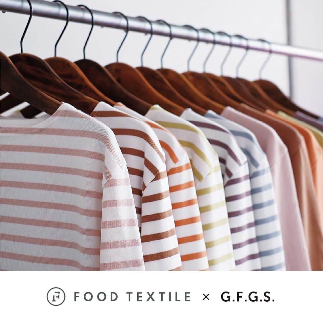 G.F.G.S.さんのインスタグラム写真 - (G.F.G.S.Instagram)「/ new  release /  ORDER BORDER® FOOD TEXTILE ×G.F.G.S. boat neck 「ただ捨てられていくものを、生まれ変わらせることで、"食"を中心とした衣・食・住の生活シーンをファッショナブルに楽しむ。ファッション業界から食品廃棄物を再活用するプロジェクト」をコンセプトに掲げるFOOD TEXILE。  そんなFOOD TEXTILEが色・染色を監修したコラボアイテムが完成しました。  受注受付開始は2月8日となります。  FOOD TEXTILE web site http://www.foodtextile.jp/  boat neck https://www.gfgs.net/shop/foodtextile/  crew neck https://www.gfgs.net/shop/foodtextile-crew/  こちらの商品は2/5〜7まで開催の「ててて商談会」にて展示販売いたします。  ててて商談会2020  https://tetete-show.jp @tetete_consortium  会場 スパイラルホール(表参道) G.F.G.S. ブース C-36  本展示会はバイヤー・プレスの方を対象にした展示会となりますため、一般の方はご入場いただけません。 事前に入館証発行が必要となります。お手数ですが、以下よりご登録をお願いします。 https://docs.google.com/forms/d/e/1FAIpQLSeygMlSHHpGQoHymvO8-JUd8Wg_KbxXiu94NKbGwJpK2crMtA/viewform . .  #gfgs #orderborder  #ててて商談会 #tetete #ててて協働組合 #合同展示会 #展示会#展示会情報 #見本市 #商談会 #バイヤー  #ものづくり #product #design #expo #ボーダー #ボーダーシャツ #新作 #スパイラルホール  #新潟 #niigata #ファクトリーブランド #オーガニックコットン #エシカル #サスティナブル #sdgs  #ecopunk #foodtextile」1月31日 17時24分 - gfgs