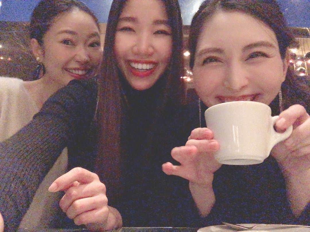 大塚まゆりのインスタグラム：「楽しいコーヒータイム☕️ #model #cafe #cafelatte #女子会 #女子会カフェ」
