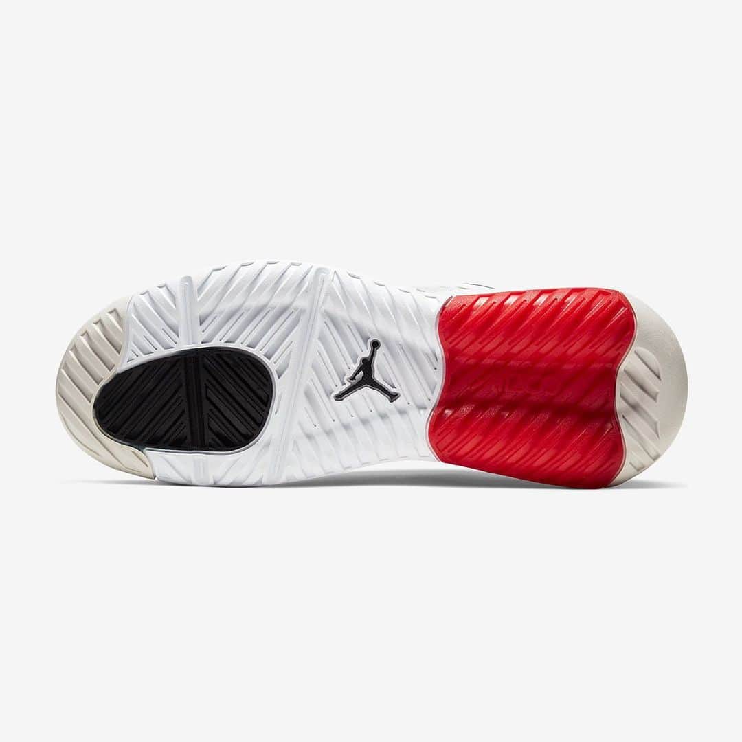 HYPEBEASTさんのインスタグラム写真 - (HYPEBEASTInstagram)「@hypebeastkicks: @jumpman23 is gearing up to drop the Air Max 200 in a new “White/Black/Challenge Red” colorway. Inspired by the Air Jordan 4, the silhouette boasts a bevy of functional details such as a Max 200 Air unit offering a new level of cushioning and comfort. It’s set to land on February 1 at select Jordan Brand retailers such as @sneakersnstuff for a retail price of $126 USD.⁠⠀ Photo: Sneakersnstuff」1月31日 17時29分 - hypebeast