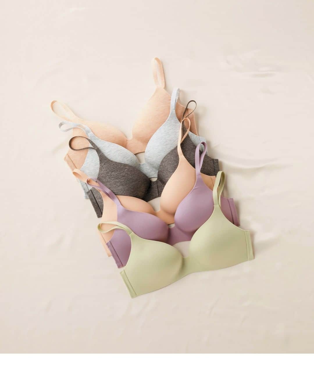 UNIQLO UKさんのインスタグラム写真 - (UNIQLO UKInstagram)「Contouring comfort for a beautiful bust line. UNIQLO's Beauty Light Bra has stretchable cups that fit the shape of your bust for a better silhouette.  #Uniqlo #LifeWear #UniqloLifeWear」1月31日 17時32分 - uniqlo_uk