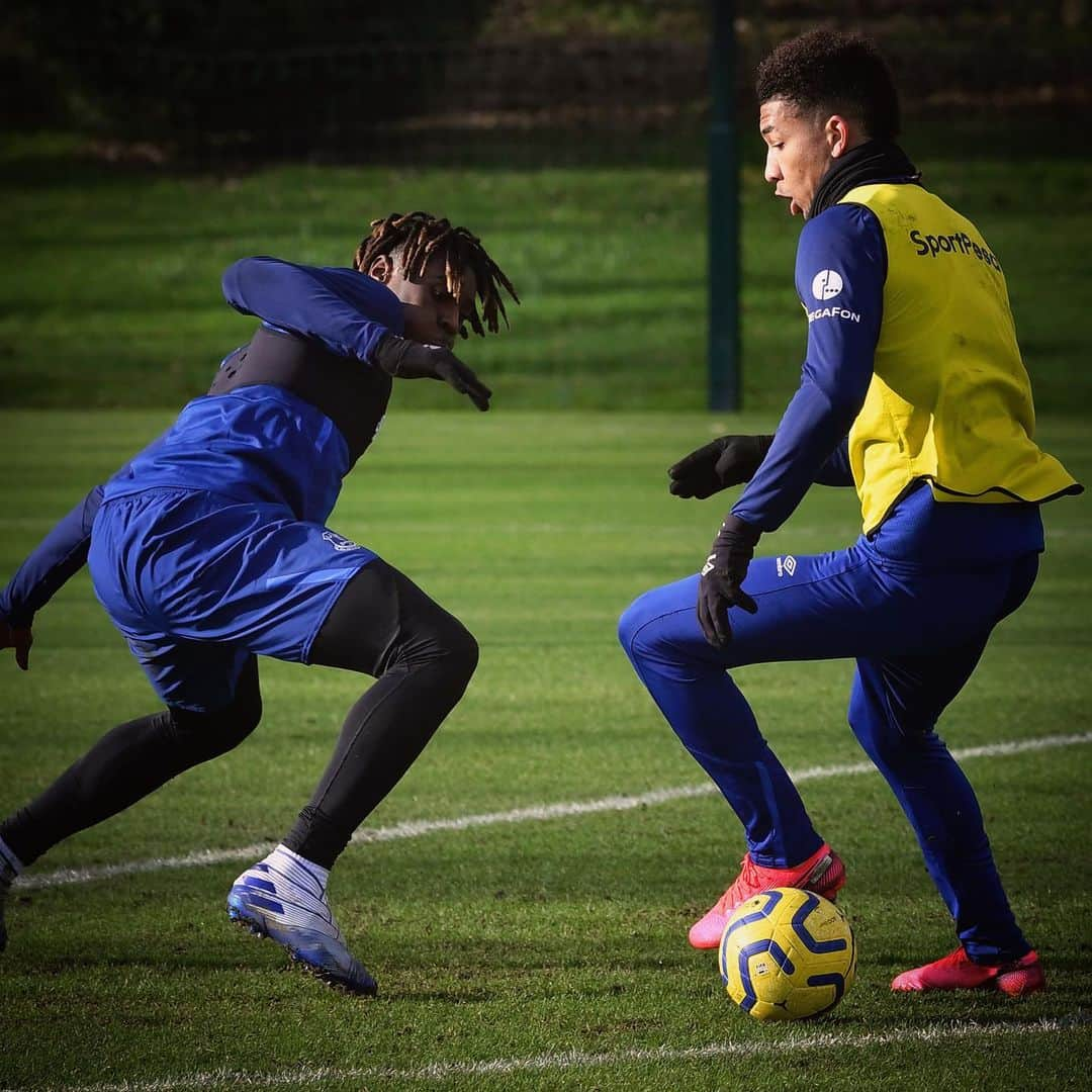 エヴァートンFCさんのインスタグラム写真 - (エヴァートンFCInstagram)「🤜 Duels! 🤛」1月31日 17時43分 - everton