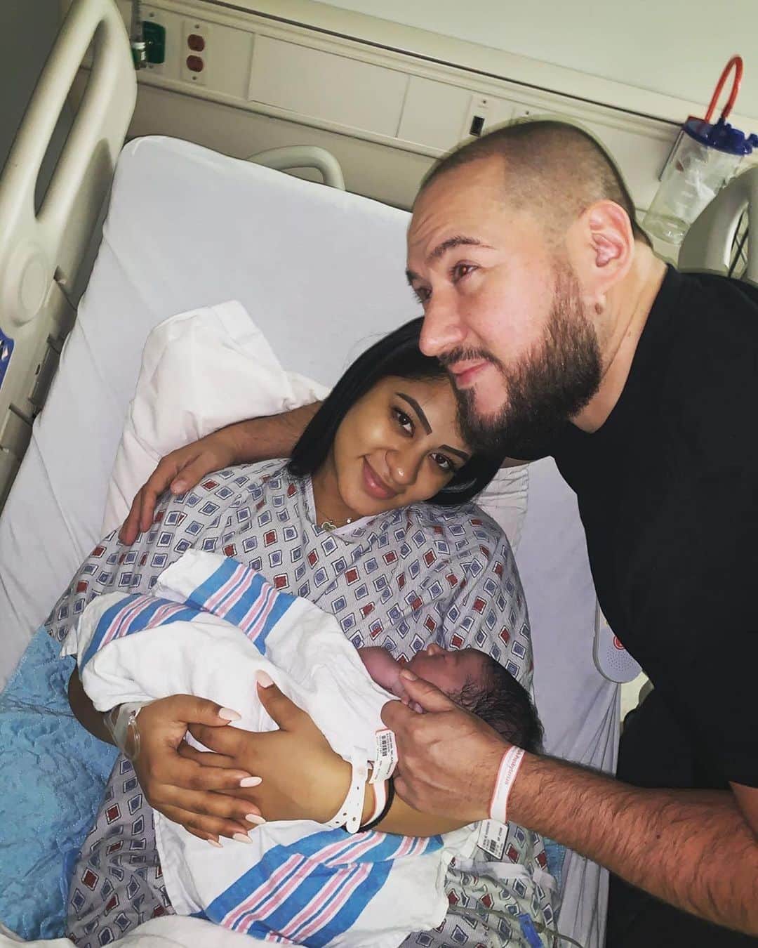 ファンクマスター・フレックスのインスタグラム：「Congrats @djbobbytrends Repost!!!! We Love you Josiah David! Born last night Wednesday 1.29.20 at 9:55 7lbs 7oz - Kassi my Queen you were incredible! I Love you! God is the Greatest!!!!!! #BabyHammer Is here!」