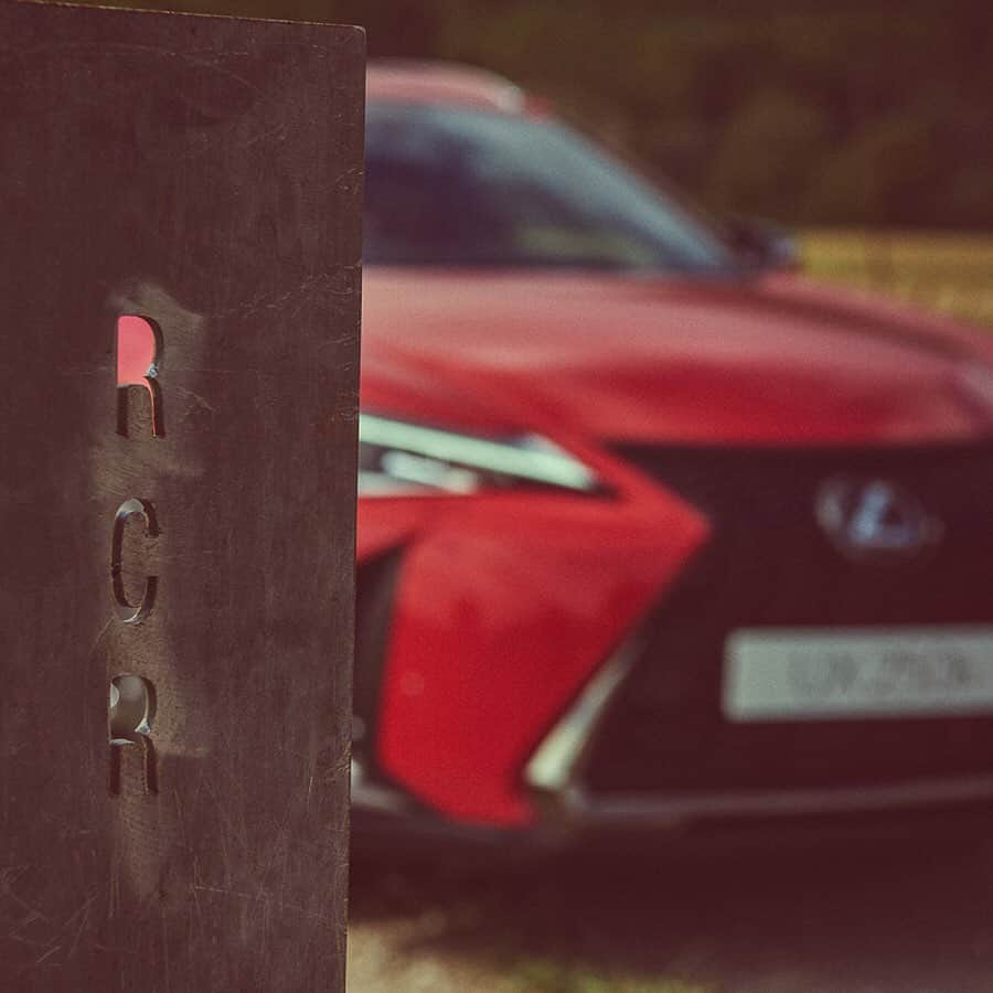 LEXUS / レクサスさんのインスタグラム写真 - (LEXUS / レクサスInstagram)「【スペインの革新的な建築作品群を UX F SPORTでめぐる】﻿ スペイン・バルセロナ近くの小さな町オロット。この自然豊かな町には、建築界で最も権威があるとされる「プリツカー賞」を受賞した建築スタジオ「RCRアーキテクツ」が手掛けた建築作品が多数存在する。﻿ ﻿ 日本の思想に根差した彼らの革新的な作品群を、同じく日本独自の思想をデザインに応用したUX F SPORTで訪ね、またLEXUSが参戦するモーターレース「BLANCPAIN GT最終戦」を“体験”するロードトリップストーリーをご紹介します。﻿ ﻿ (記事はlexus.jpでご覧いただけます)﻿ ﻿ #レクサス #Lexus #Lexusjapan #Lexusjp #ExperienceAmazing #LexusUX #UX250 #Hybrid #LEXUS_F #Fsport #スペイン #バルセロナ #プリツカー賞 #RCRアーキテクツ #デザイン #モータースポーツ #MOTORSPORT #BlancpainGT #car #cars #drive #driving﻿」1月31日 17時59分 - lexus_jp