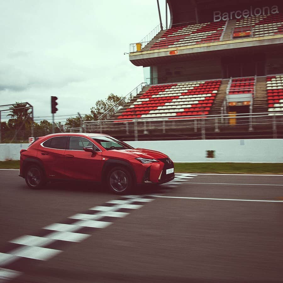 LEXUS / レクサスさんのインスタグラム写真 - (LEXUS / レクサスInstagram)「【スペインの革新的な建築作品群を UX F SPORTでめぐる】﻿ スペイン・バルセロナ近くの小さな町オロット。この自然豊かな町には、建築界で最も権威があるとされる「プリツカー賞」を受賞した建築スタジオ「RCRアーキテクツ」が手掛けた建築作品が多数存在する。﻿ ﻿ 日本の思想に根差した彼らの革新的な作品群を、同じく日本独自の思想をデザインに応用したUX F SPORTで訪ね、またLEXUSが参戦するモーターレース「BLANCPAIN GT最終戦」を“体験”するロードトリップストーリーをご紹介します。﻿ ﻿ (記事はlexus.jpでご覧いただけます)﻿ ﻿ #レクサス #Lexus #Lexusjapan #Lexusjp #ExperienceAmazing #LexusUX #UX250 #Hybrid #LEXUS_F #Fsport #スペイン #バルセロナ #プリツカー賞 #RCRアーキテクツ #デザイン #モータースポーツ #MOTORSPORT #BlancpainGT #car #cars #drive #driving﻿」1月31日 17時59分 - lexus_jp