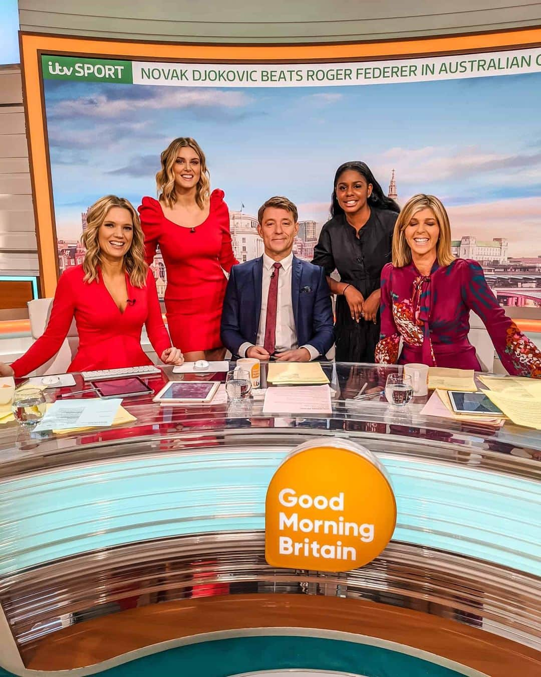 Ashley Jamesさんのインスタグラム写真 - (Ashley JamesInstagram)「Ladies, would you date a man that's shorter than you? That's what I was discussing bright and early this morning on @gmb ☕ According to statistics, only 4% of hetro couples feature a shorter man, and a massive 9/10 women claim they would never date a man who's shorter than them. For those of you who missed it, here are my thoughts on this: Making fun of shorter men or ruling totally rule out dating shorter men is something we should work on eradicating as a society. It all boils down to traditional ideas of what it means to be masculine and feminine.  For me, the most important thing when it comes to dating is finding someone who I'm socially, emotionally, intellectually and sexually compatible with. And even that's been hard enough to do! 😂 I'd way rather sacrifice inches for someone who makes me laugh, is kind, and has a sense of adventure.  I think the desire to be with someone taller boils down to our own insecurities about what our patriarchal society deems to be feminine: feeling small and protected. But being and feeling feminine shouldn't boil down to our size (height or weight) and we can protect our God damn selves. 💅 I think there's so many unrealistic beauty standards for women, but a man's height is also the same. He can't exactly grow! I can't wait to see a more divisive representation of couples in films (different heights, interracial, same-sex). We're ready! Plus, I imagine a man comfortable with a woman being taller than him is less likely to be threatened by other gender stereotypes, like your success! 😎 I bet this is super divisive, but I'd love to know... Ladies would you date a man shorter than you, and if not why? And men, would you date a taller woman? ❤️ My dress is from @riverisland 👗」1月31日 18時04分 - ashleylouisejames