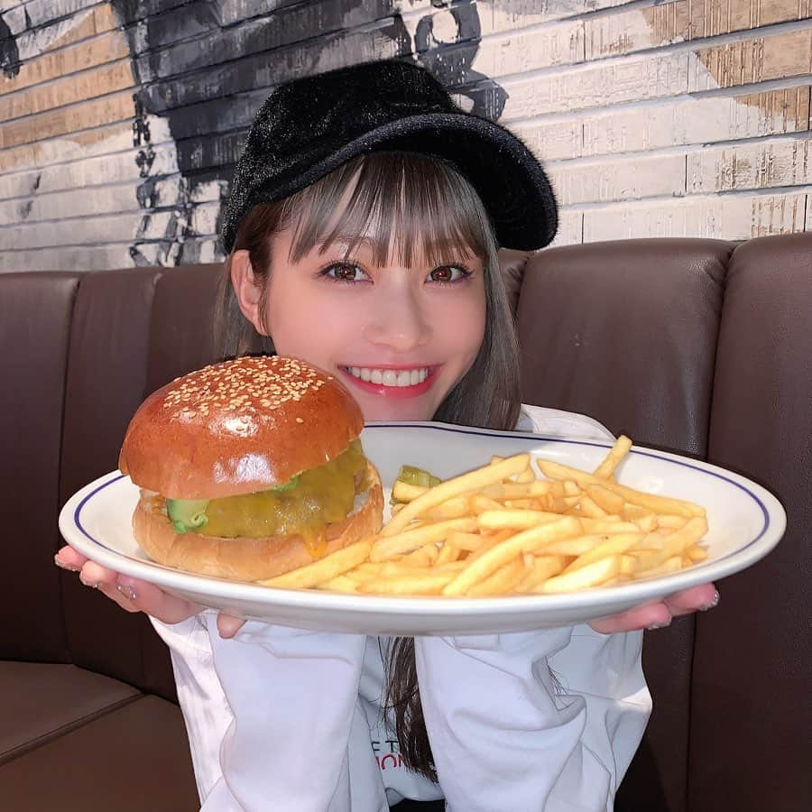 生見愛瑠さんのインスタグラム写真 - (生見愛瑠Instagram)「カロリー高い物ってなんでこんなに美味しいのいかぷんまる 美味でした👶🏻💗」1月31日 18時27分 - meru_nukumi