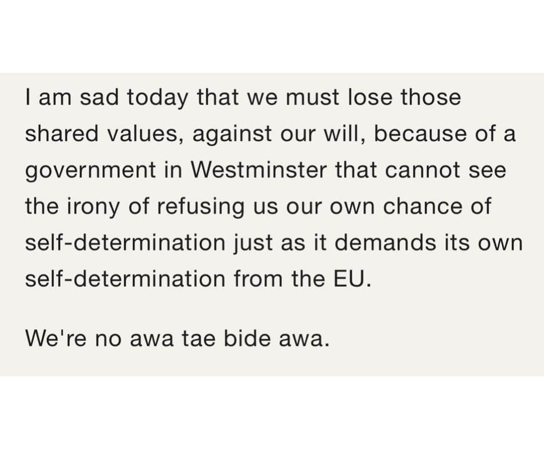 アラン・カミングさんのインスタグラム写真 - (アラン・カミングInstagram)「A Letter To Europe On The Day Britain Leaves the EU  #ScotlandLovesEU #LeaveALightOn」1月31日 18時24分 - alancummingreally