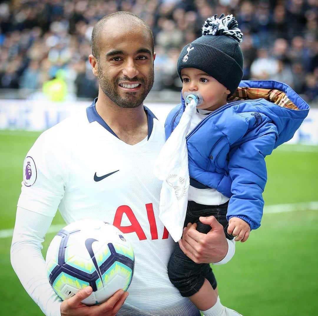 トッテナム・ホットスパーFCさんのインスタグラム写真 - (トッテナム・ホットスパーFCInstagram)「2️⃣ years of @lucasmoura7! 🇧🇷 #COYS #THFC」1月31日 18時25分 - spursofficial